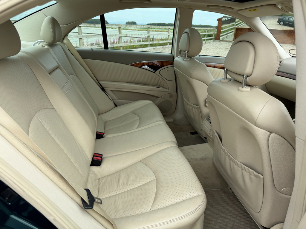 Mercedes-Benz E Class E200 Elegance Silver #16