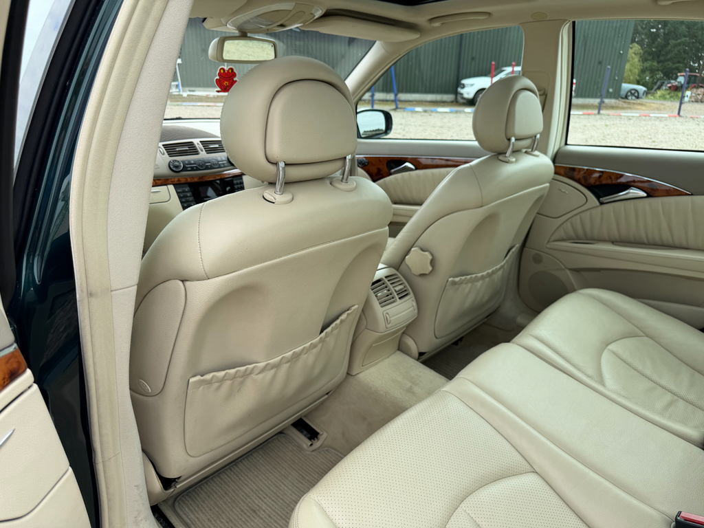 Mercedes-Benz E Class E200 Elegance Silver #31