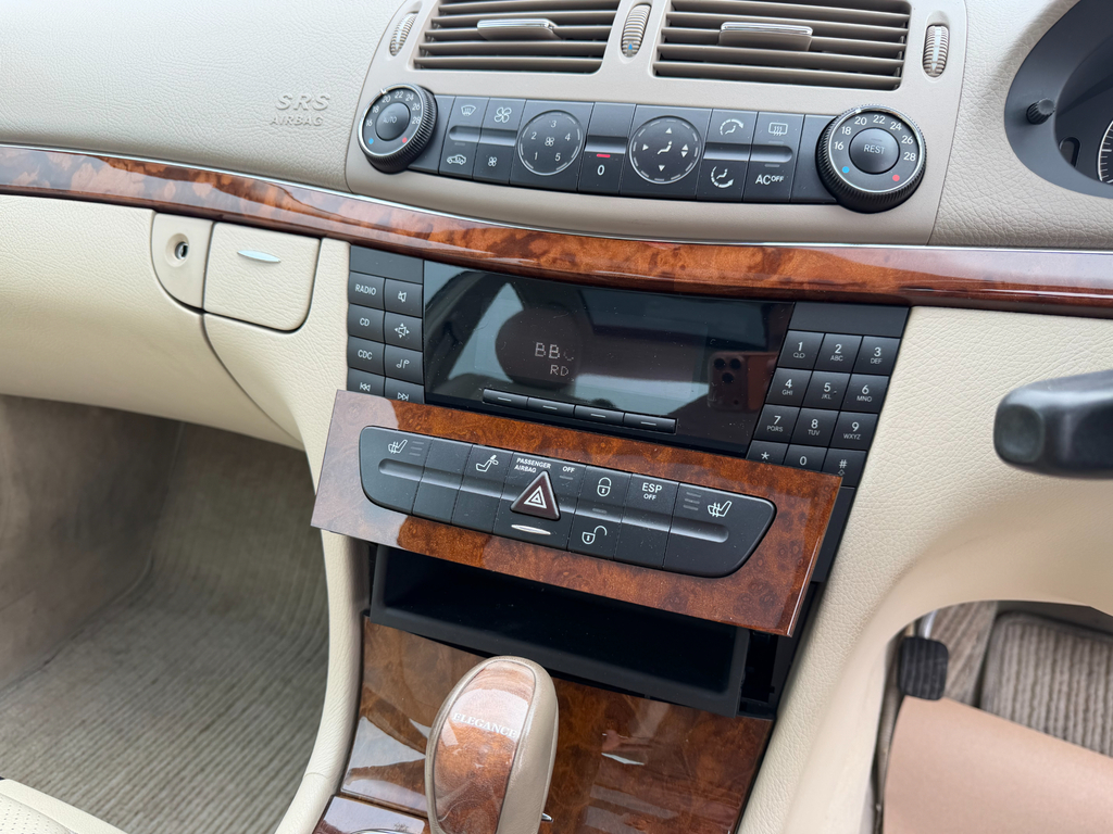 Mercedes-Benz E Class E200 Elegance Silver #12