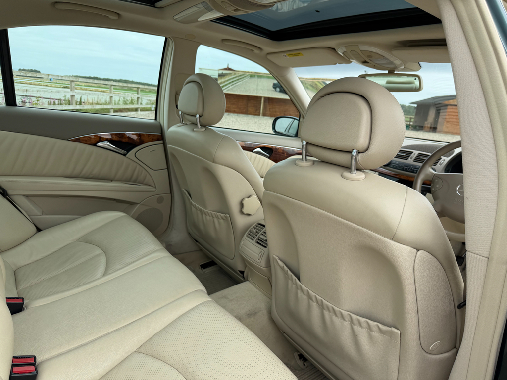 Mercedes-Benz E Class E200 Elegance Silver #17