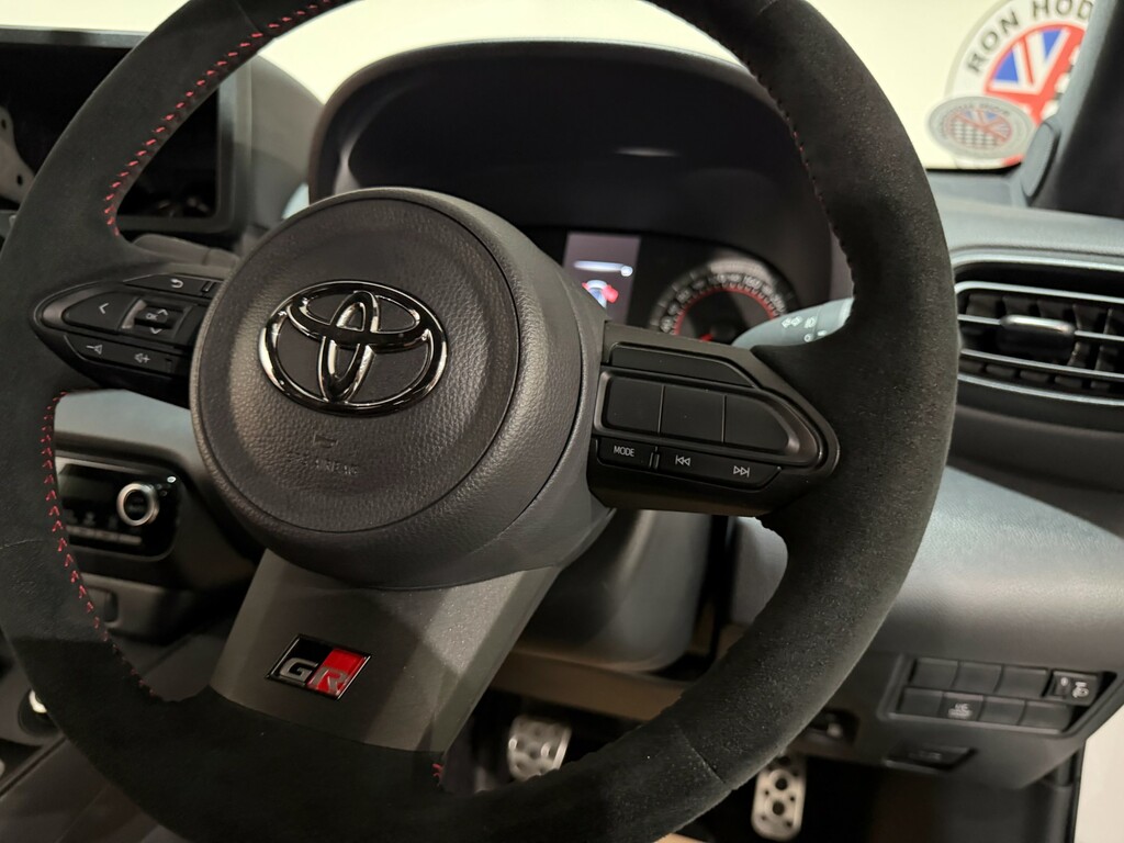 Toyota Yaris 1.33 Dual Vvt I Sport Hatchback White #34