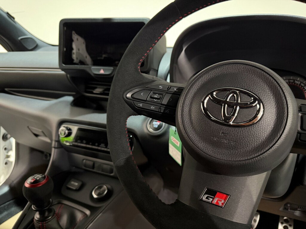 Toyota Yaris 1.33 Dual Vvt I Sport Hatchback White #33