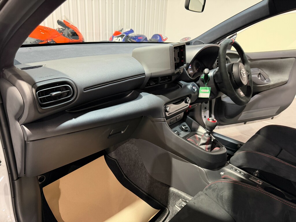 Toyota Yaris 1.33 Dual Vvt I Sport Hatchback White #8
