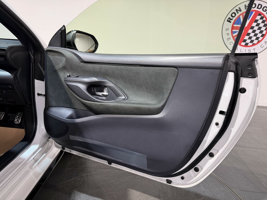 Toyota Yaris 1.33 Dual Vvt I Sport Hatchback White #41