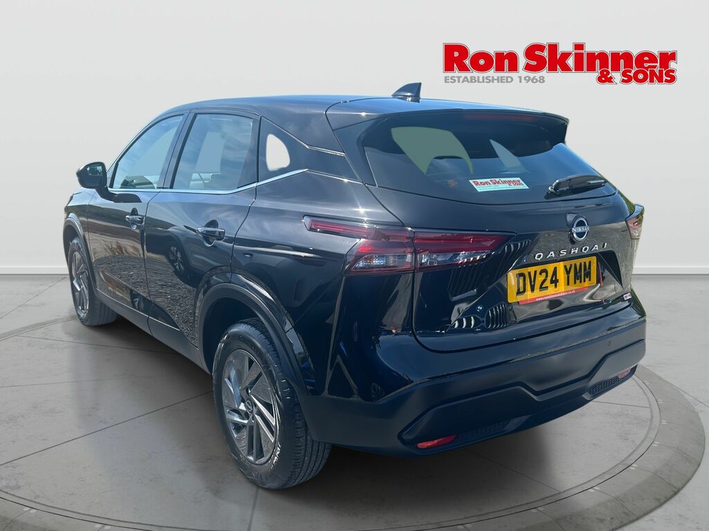Nissan Qashqai 1.3 Dig-t Mhev Acenta Premium Suv Hybri DV24YMM Black #2