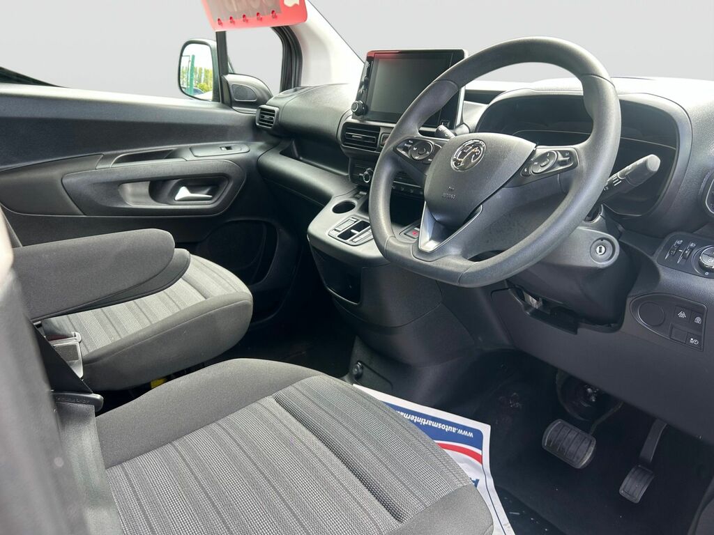 Vauxhall Combo-e Life 50Kwh Design Mpv 7.4Kw Charger Grey #4