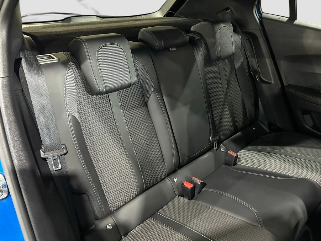 Peugeot e-2008 50Kwh Gt Suv 136 Ps Blue #6
