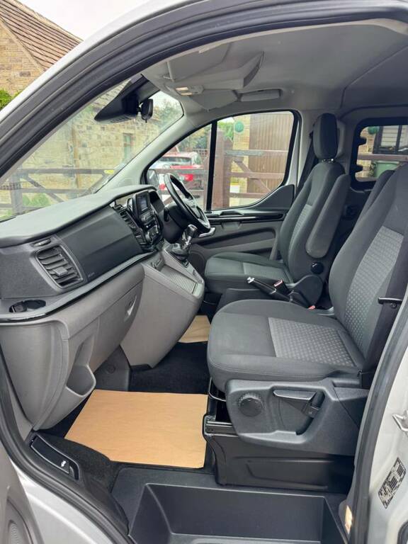 Ford Tourneo Custom 310 Titanium 2.0 Tdci 130 8 Seat Minibus Swb Silver #9
