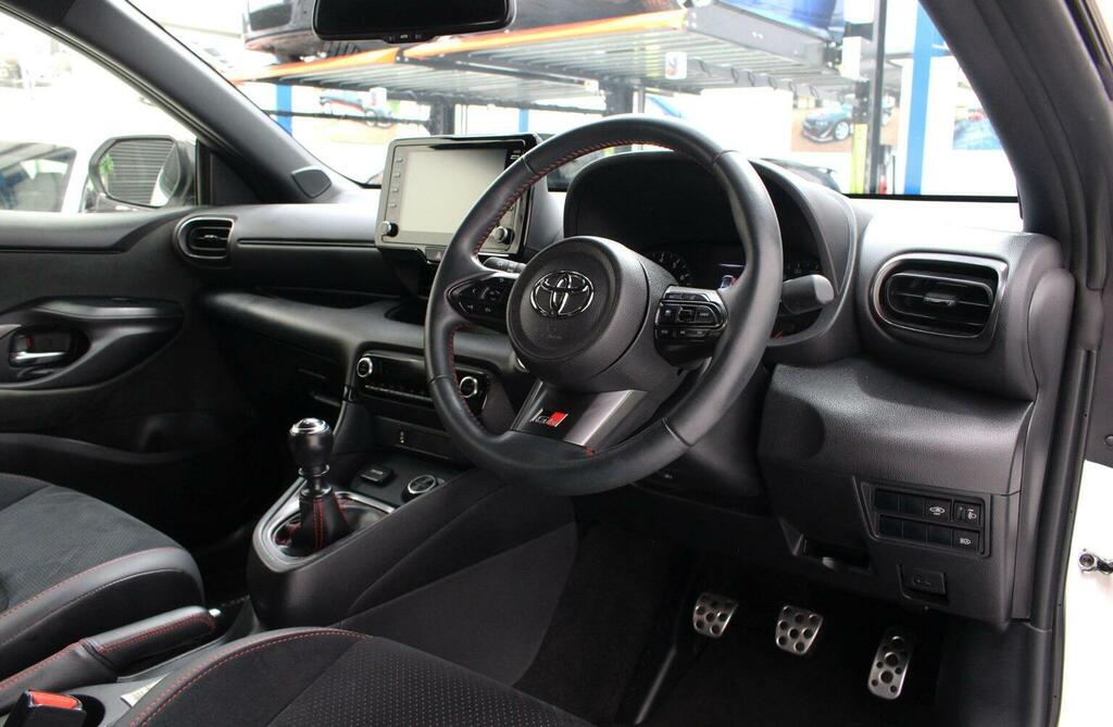 Toyota Yaris 1.6T Gr Circuit Awd Euro 6 White #2