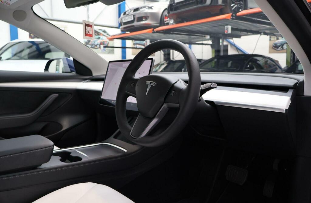 Tesla Model 3 Saloon Blue #2