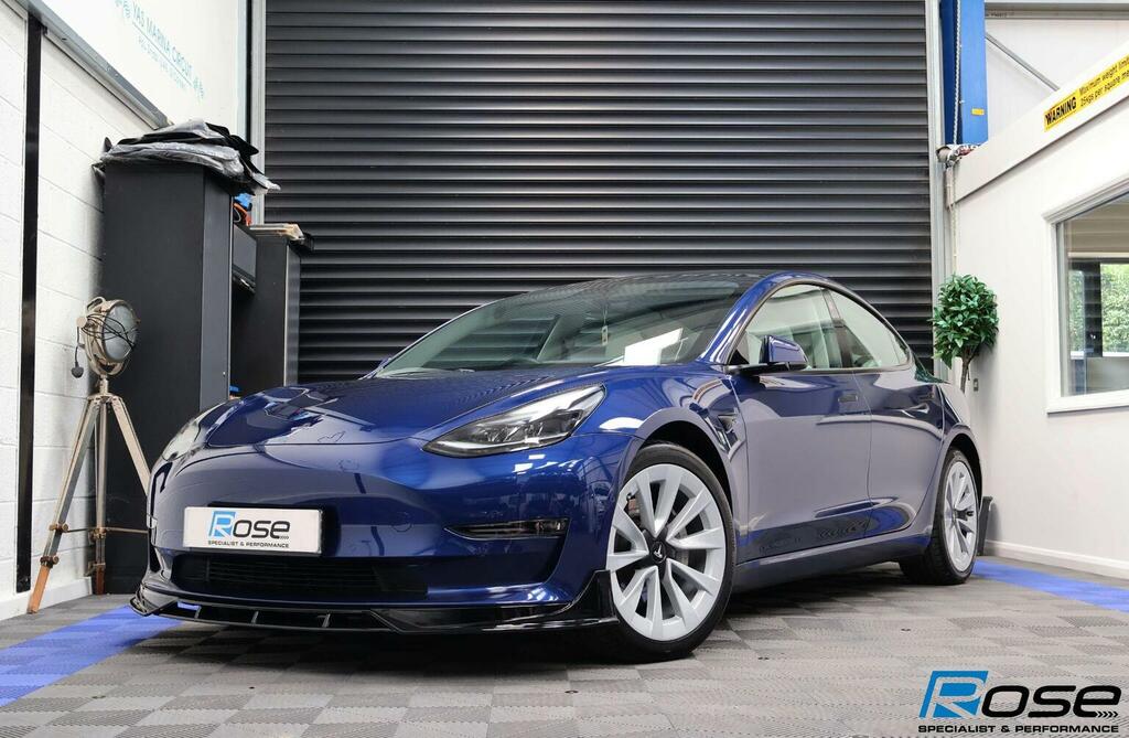 Tesla Model 3 Saloon Blue