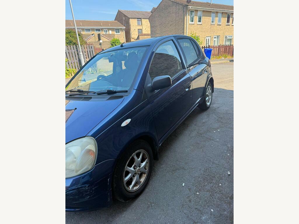 Toyota Yaris Hatchback Silver #2