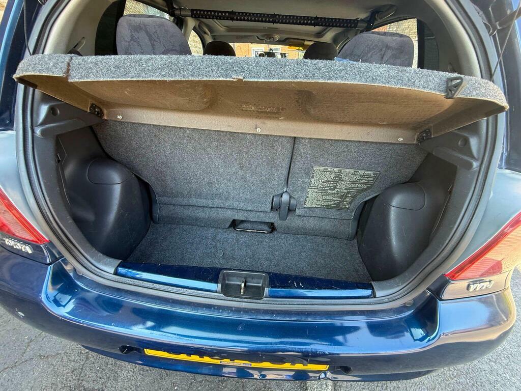 Toyota Yaris Hatchback Silver #4