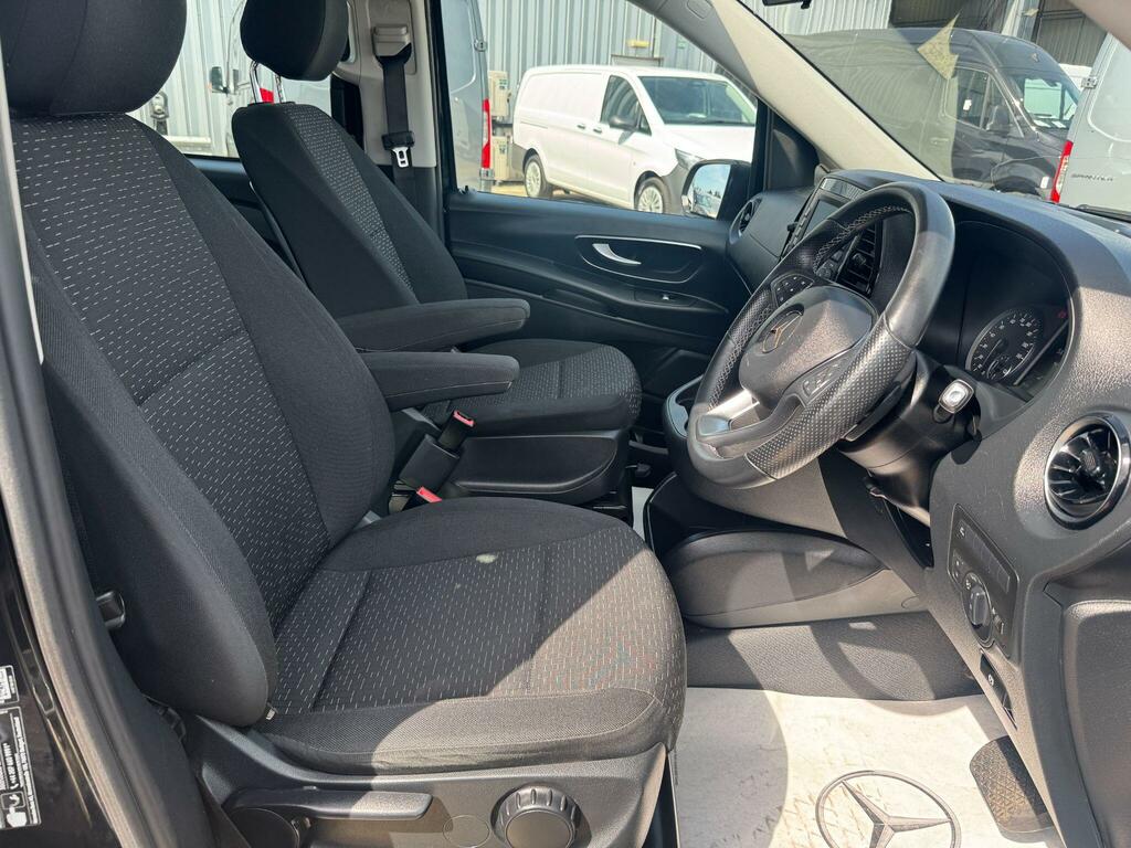 Mercedes-Benz eVito E 66 Kwh Van L2 Progressive White #18