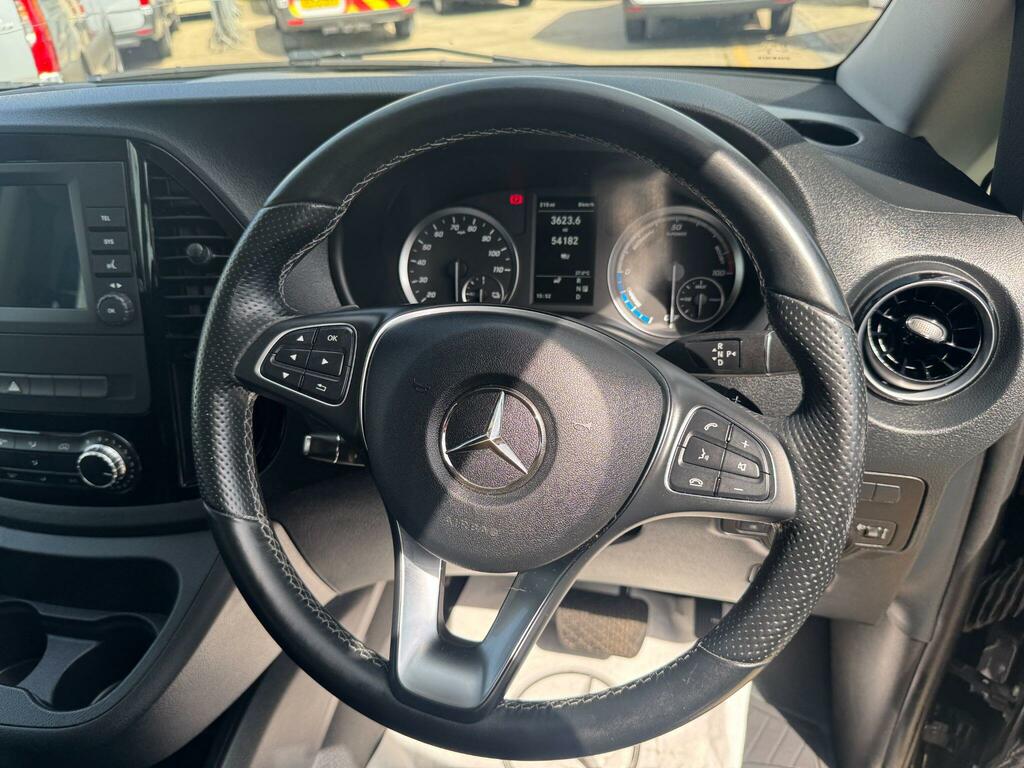 Mercedes-Benz eVito E 66 Kwh Van L2 Progressive White #11