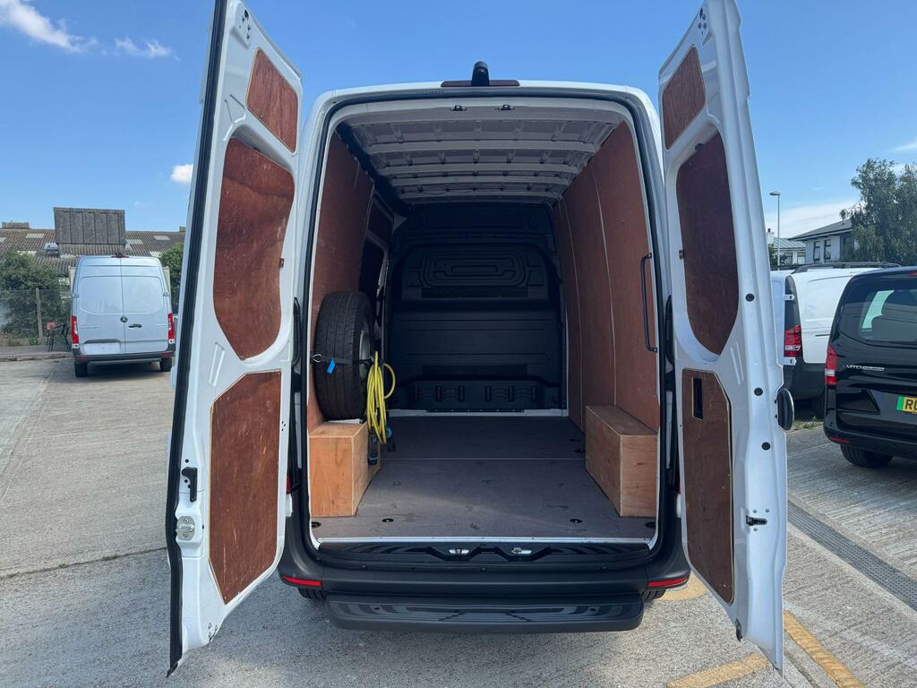 Mercedes-Benz eSprinter Esprinter Progressive White #19