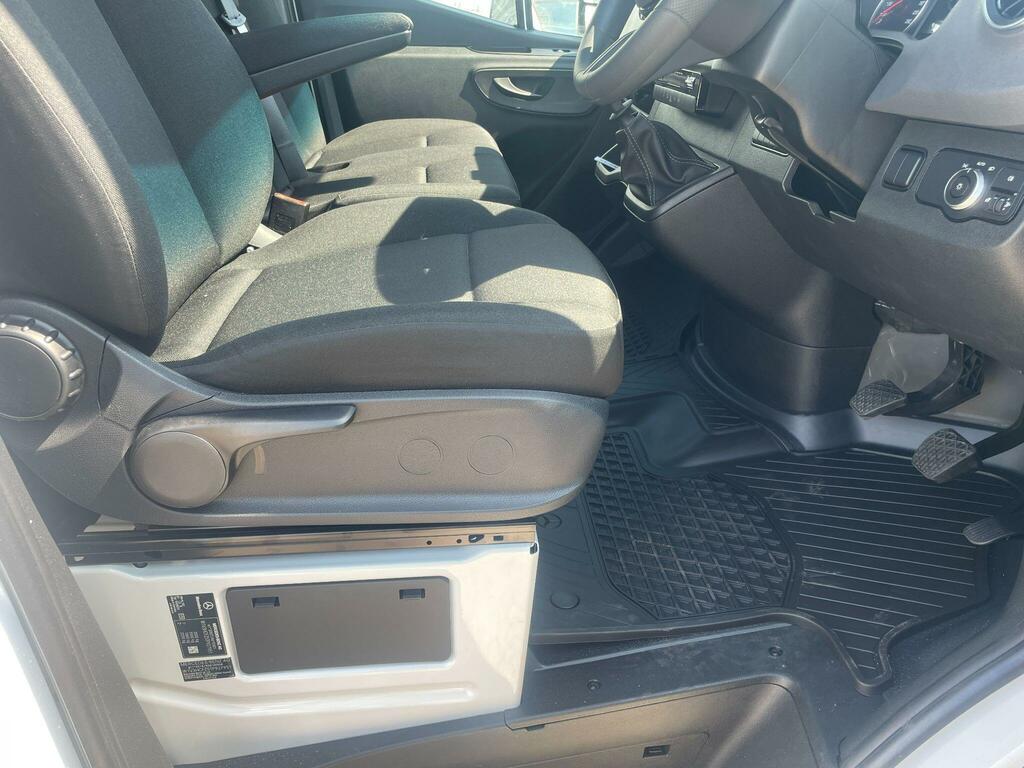 Mercedes-Benz Sprinter Mpv White #15
