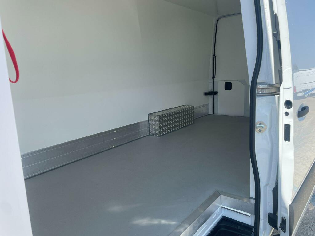 Mercedes-Benz Sprinter Mpv White #8
