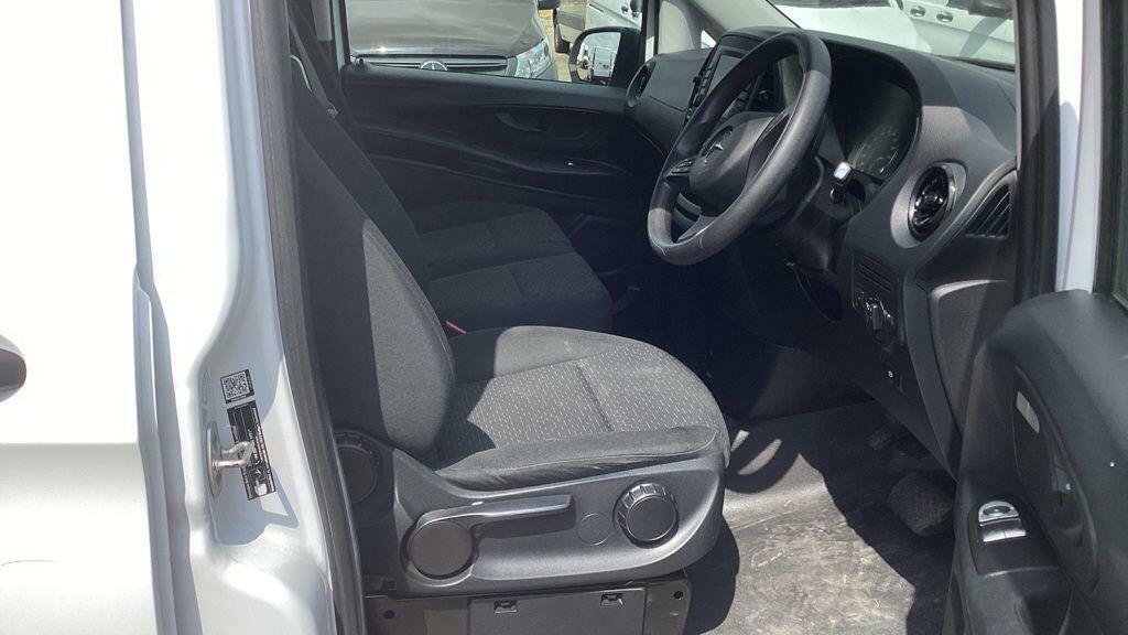 Mercedes-Benz eVito 100Kwh Select Tourer Double Cab Black #9