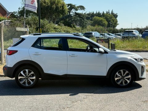 Kia Stonic 2 10 841 MK21TYP White #2