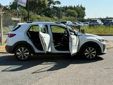 Kia Stonic 2 10 841 MK21TYP White #3