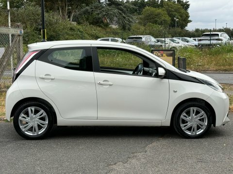 Toyota Aygo Vvt-i X-pression White #2
