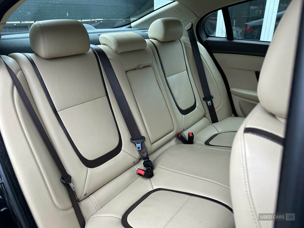 Jaguar XF D R-sport Black U3153 Red #12