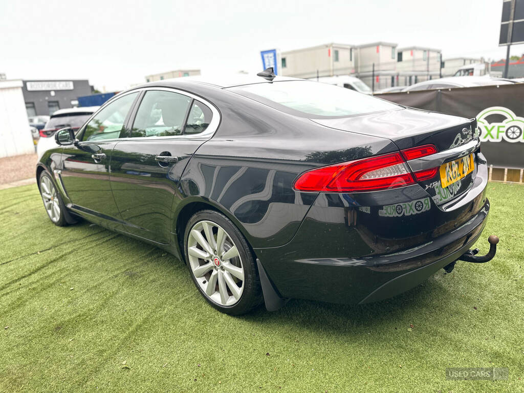 Jaguar XF 2.2D 200 Portfolio Black #4