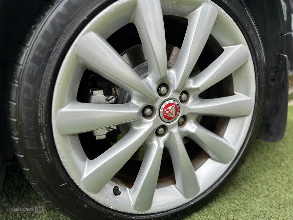 Jaguar XF D R-sport Black U3153 Red #8