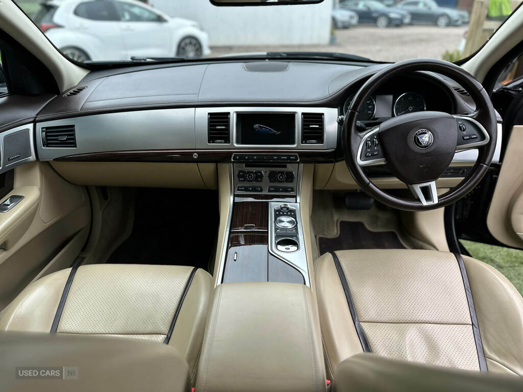 Jaguar XF D R-sport Black U3153 Red #15