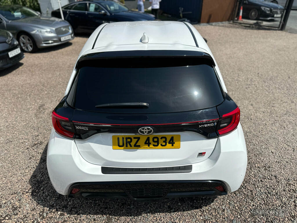 Toyota Yaris 1.5 Hybrid Gr Sport Cvt URZ4934 White #5