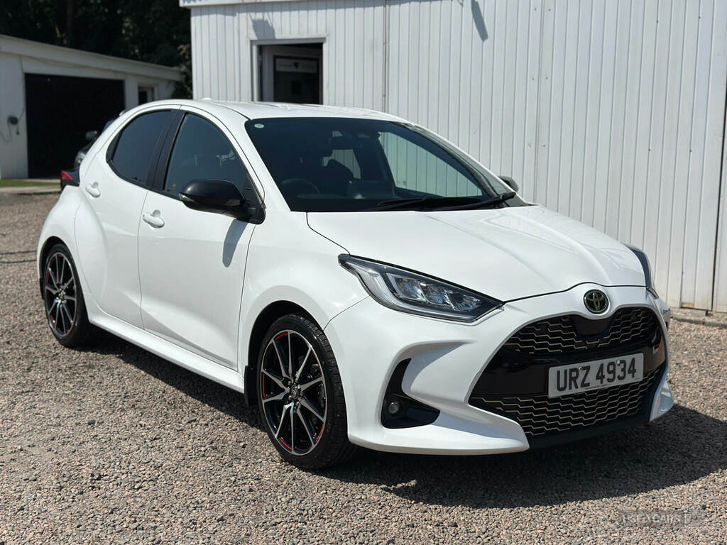 Toyota Yaris 1.5 Hybrid Gr Sport Cvt URZ4934 White #2