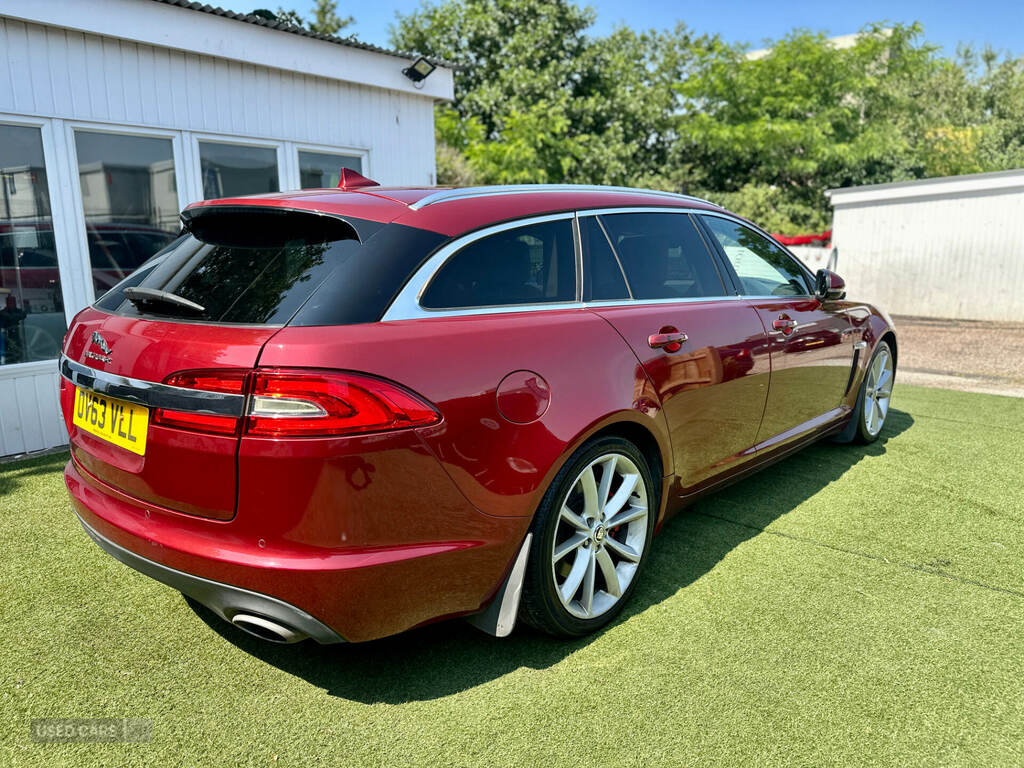 Jaguar XF 2.2D 200 Premium Luxury Red #4