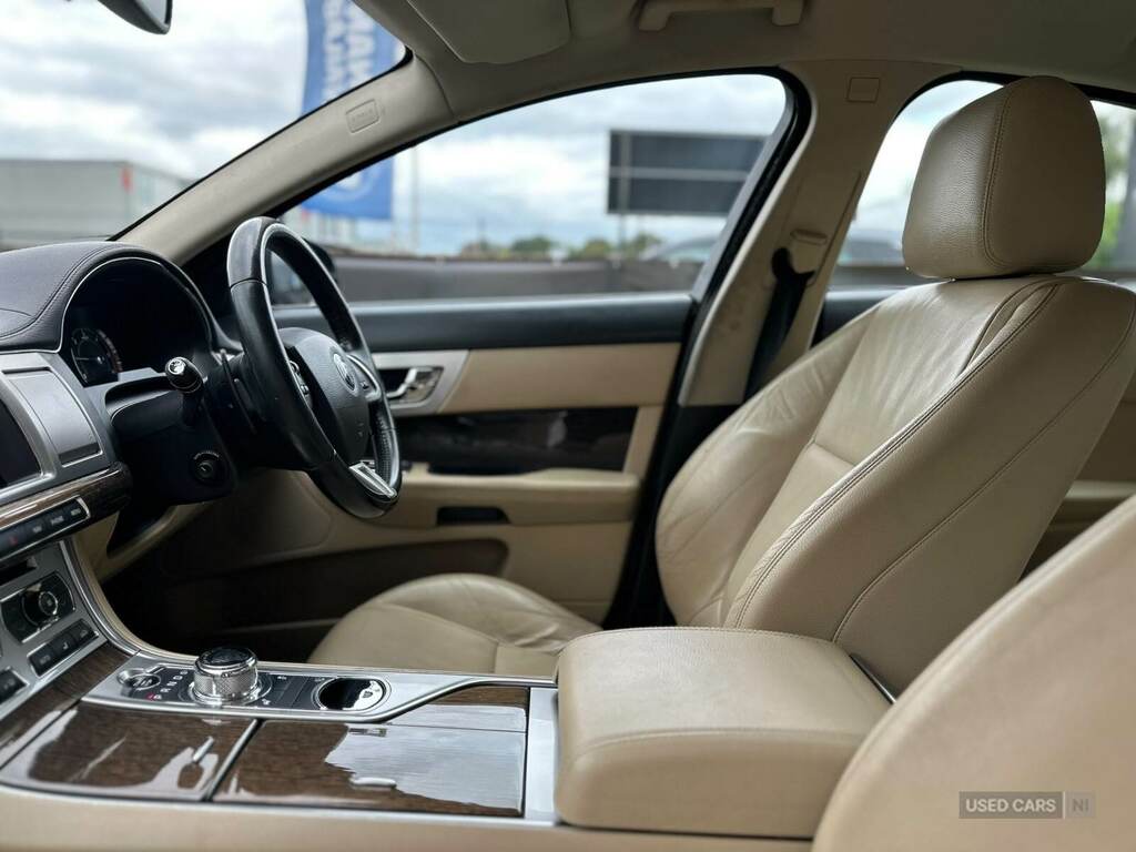 Jaguar XF Estate Blue #15