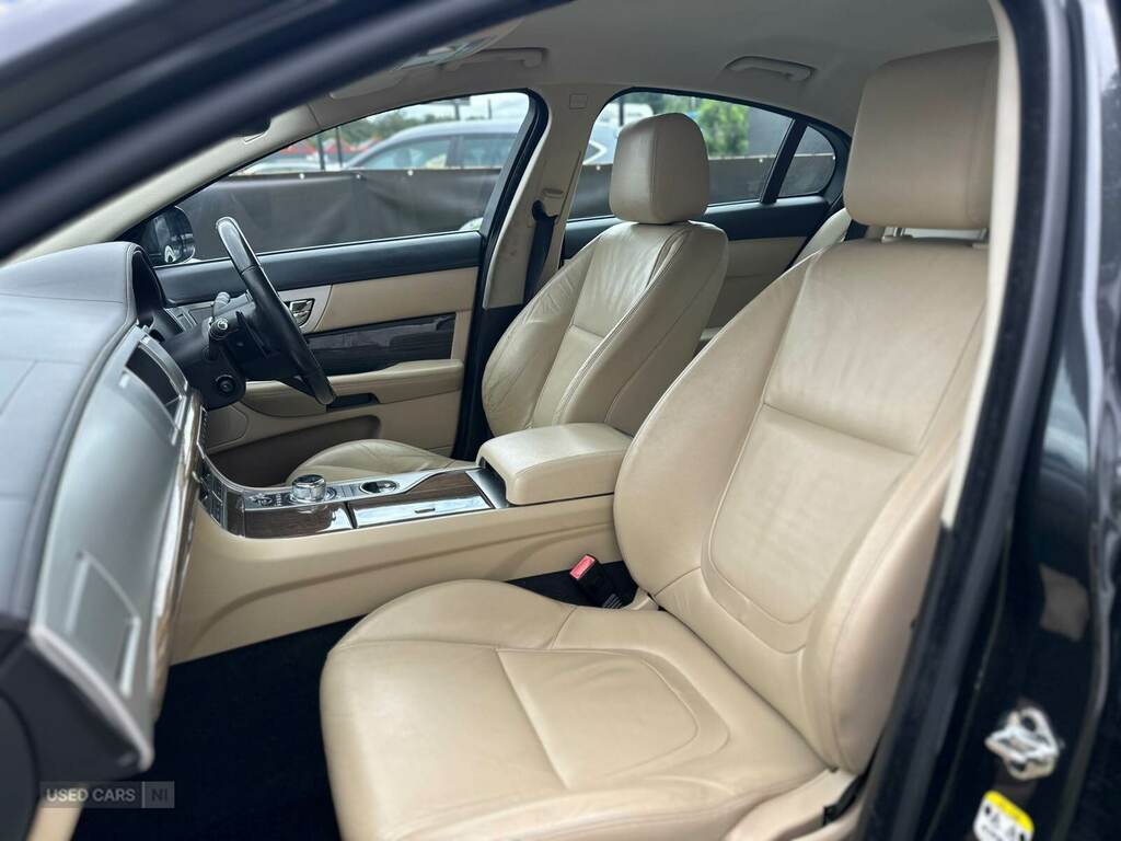 Jaguar XF Estate Blue #16