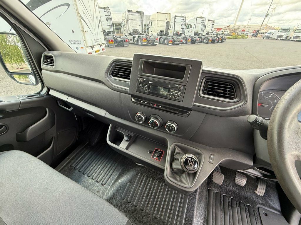 Nissan InterStar 2.3L Tekna White #6