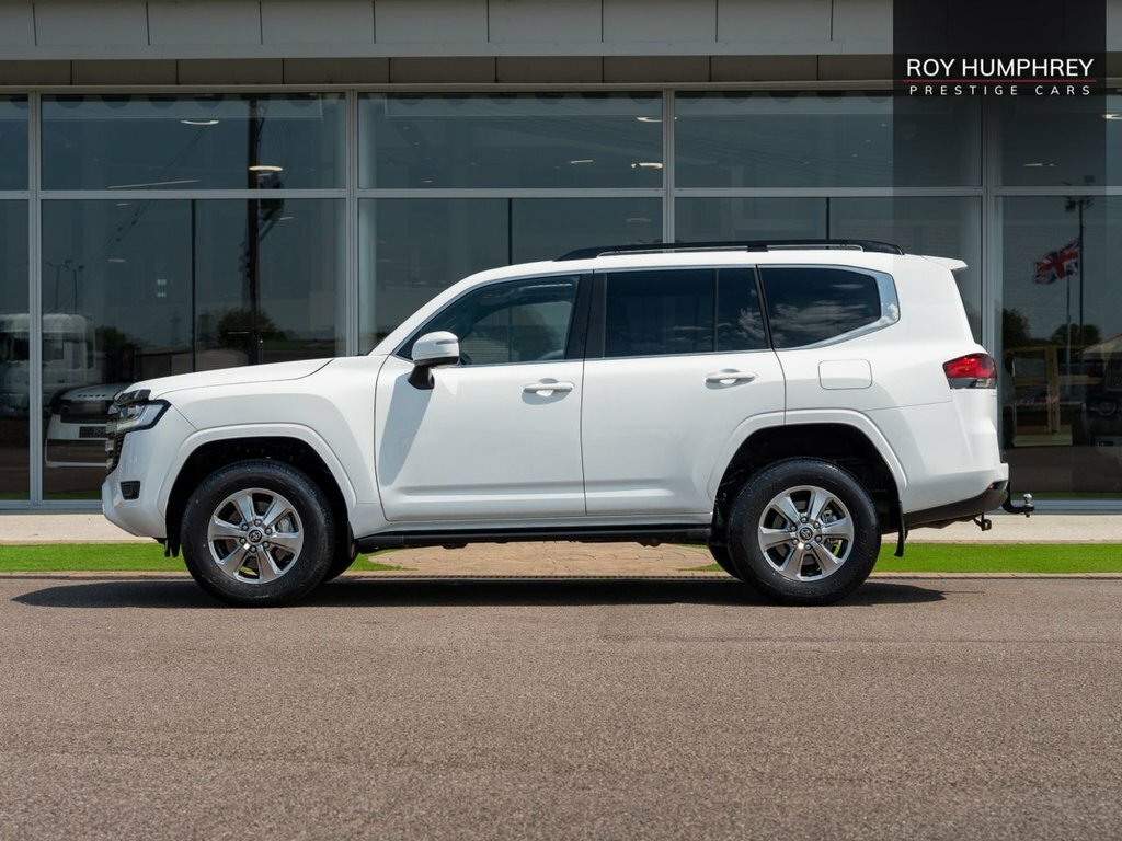 Toyota Land Cruiser Mpv White #6