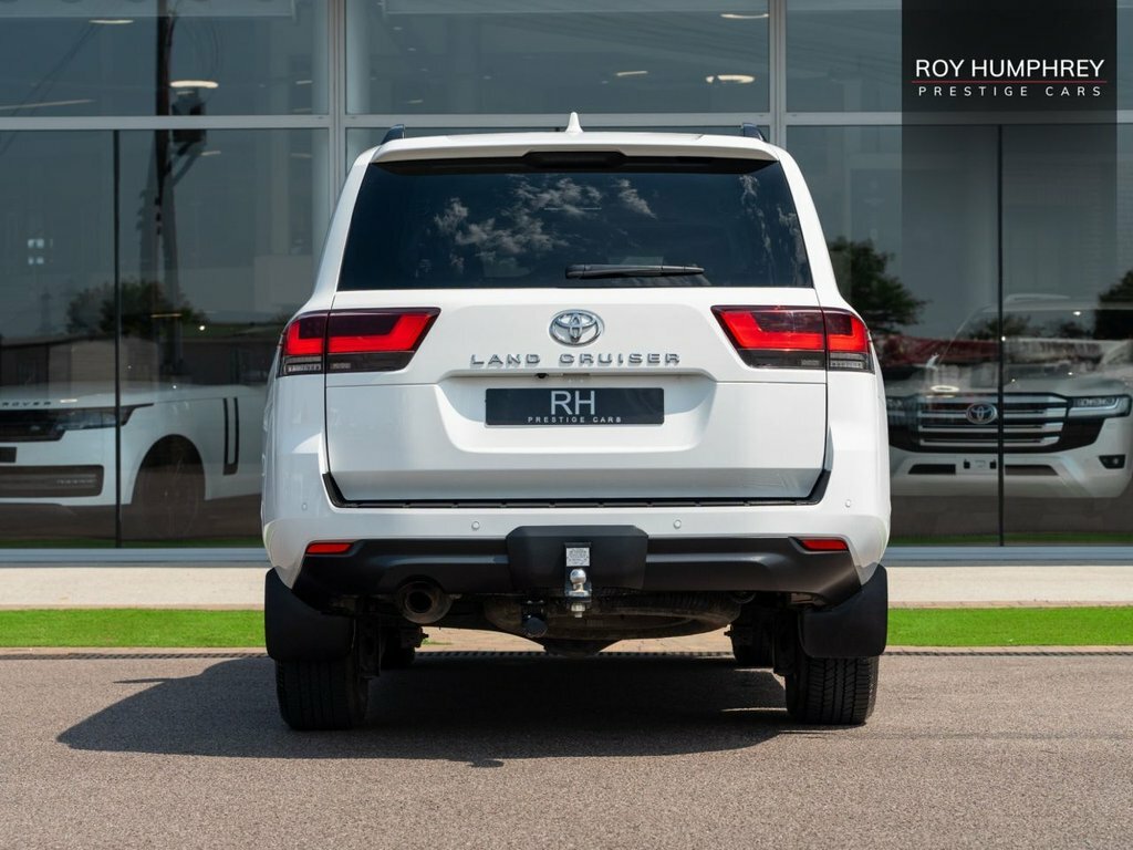 Toyota Land Cruiser Mpv White #5