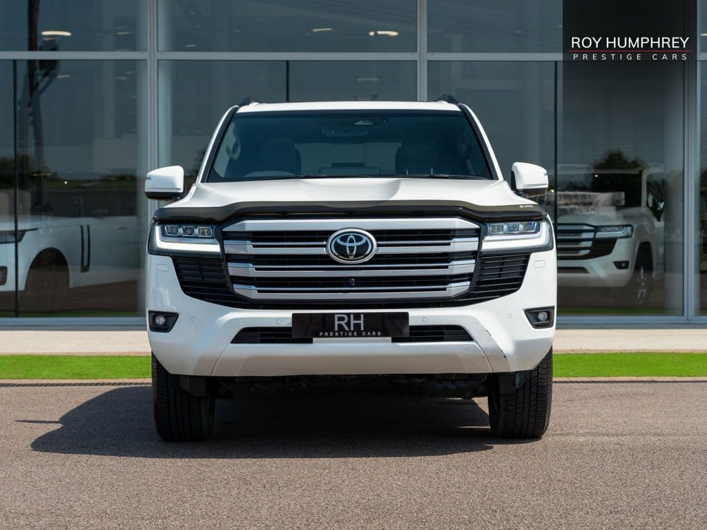 Toyota Land Cruiser Mpv White #4