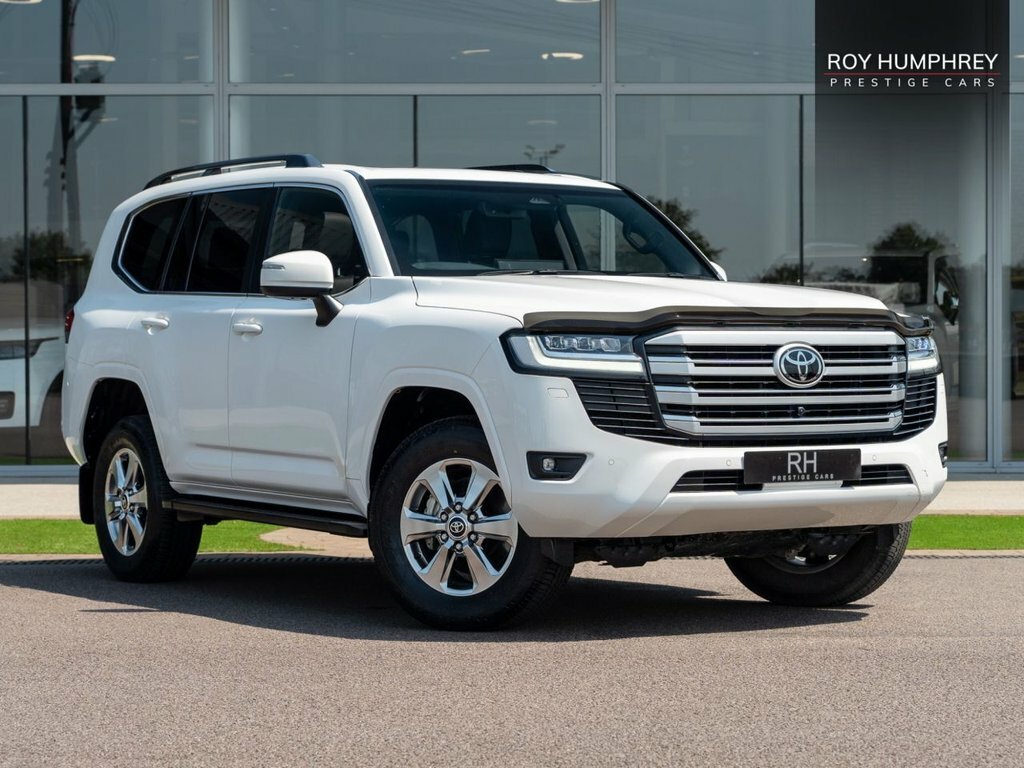 Toyota Land Cruiser Mpv White