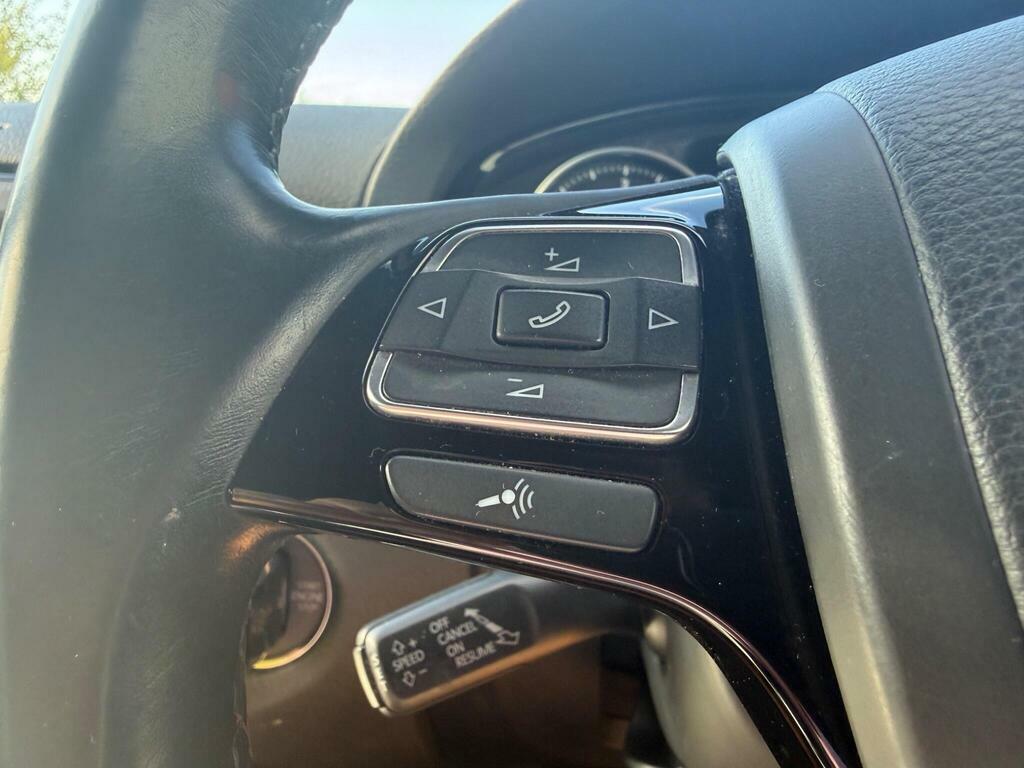 Volkswagen Touareg Black #9