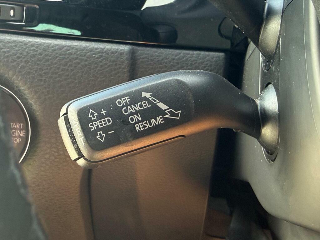 Volkswagen Touareg Black #13
