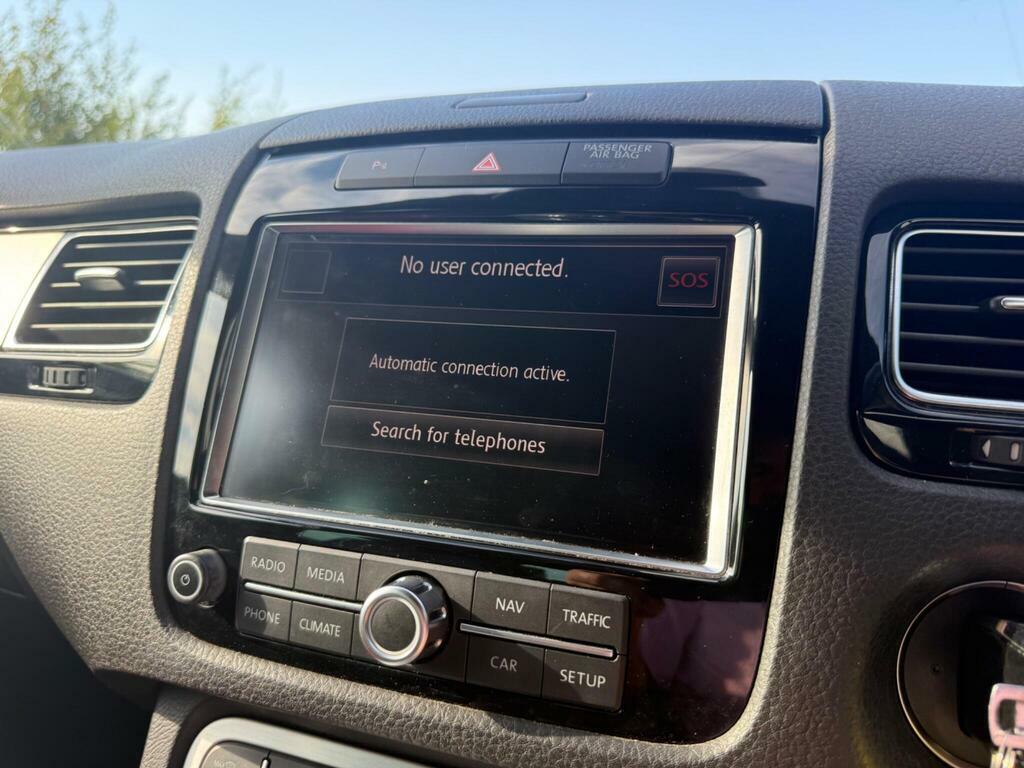 Volkswagen Touareg Black #11
