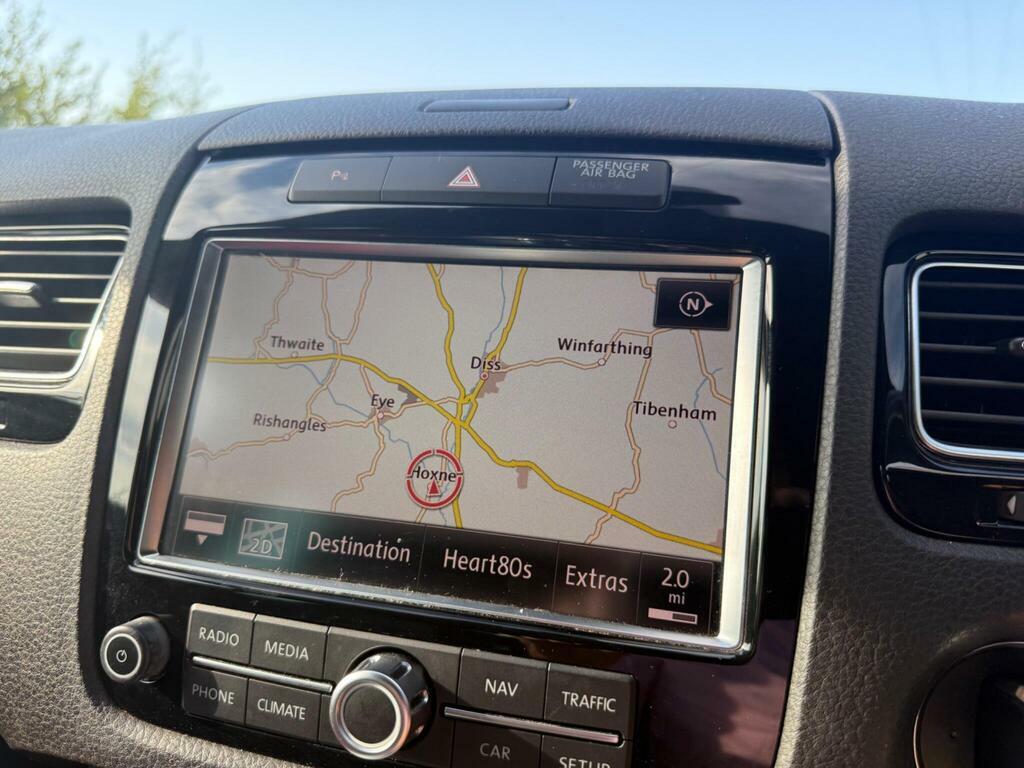 Volkswagen Touareg Black #7