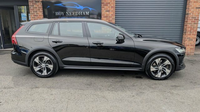 Volvo V60 Cross Country 2.0 D4 Plus Estate Awd Euro 6 S S Black