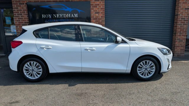 Ford Focus 1.0T Ecoboost Titanium Hatchback White
