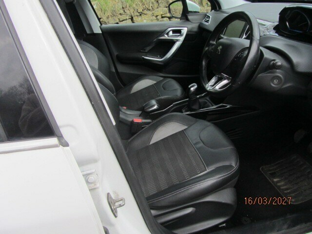 Peugeot 2008 1.2 Puretech Allure VF66EUV White #2