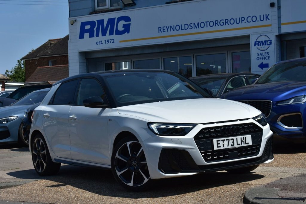 Audi A1 1L Black Edition White