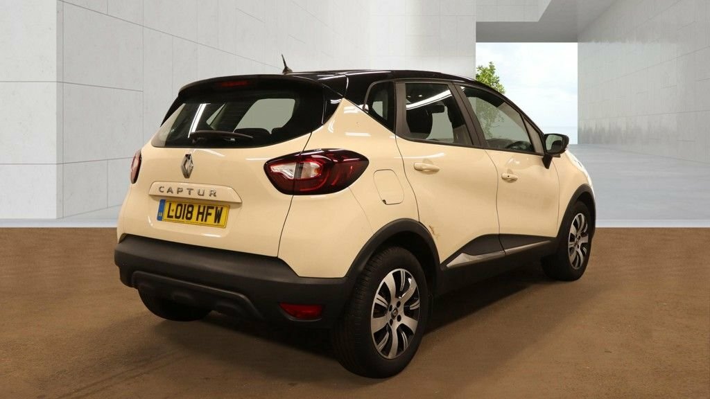 Renault Captur 0.9L Play LO18HFW White #3