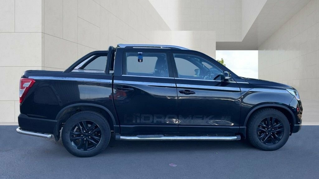SsangYong Musso 2.2L Saracen Black #2